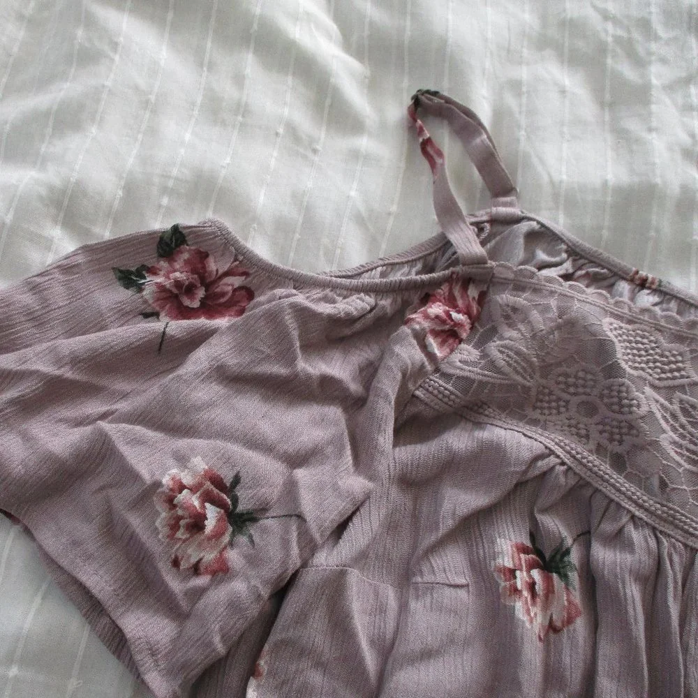 Mauve floral cold shoulder top NWOT - Picture 7 of 10